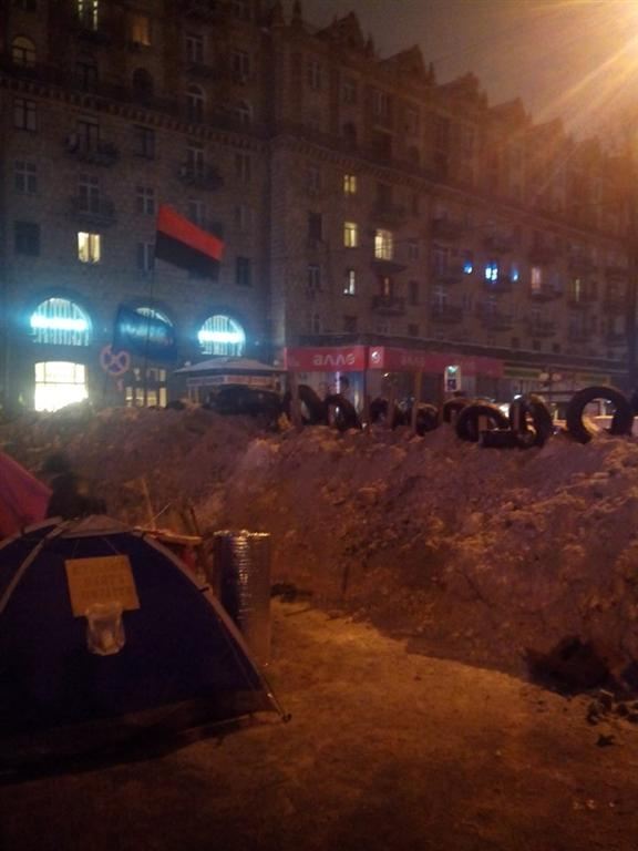 Евромайдановцы увеличили высоту баррикад до пяти метров