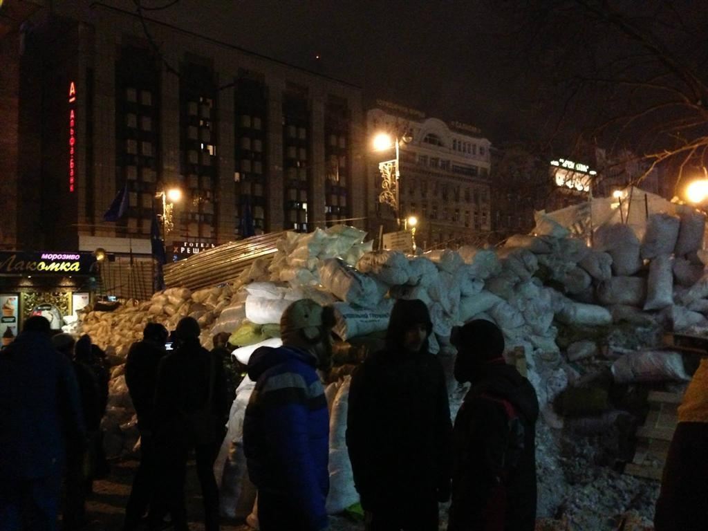 Евромайдановци збільшили висоту барикад до п'яти метрів