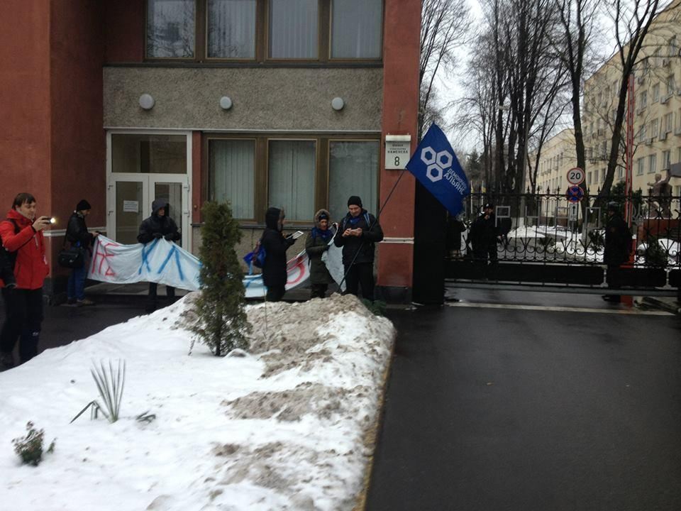 Активісти перемістили пікет від будинку Клюєва до будівлі РНБО