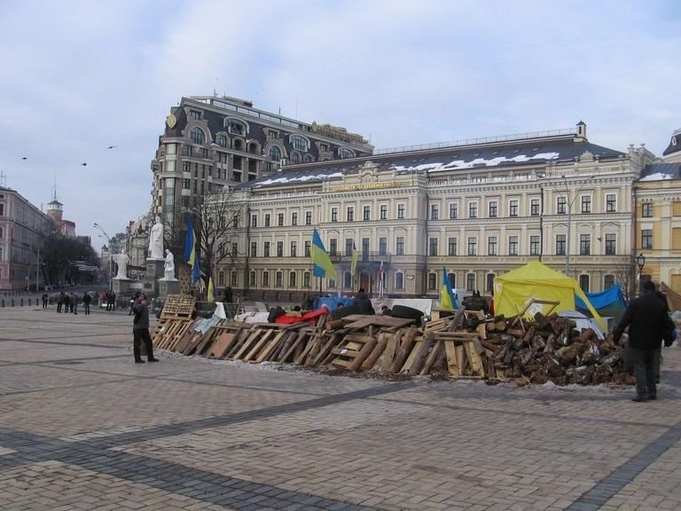 На Евромайдане собралось около 100 тысяч человек