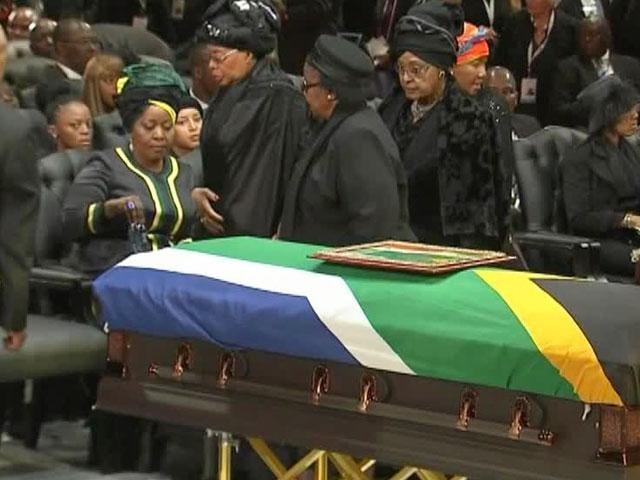 Нельсона Манделу похоронили с воинскими почестями