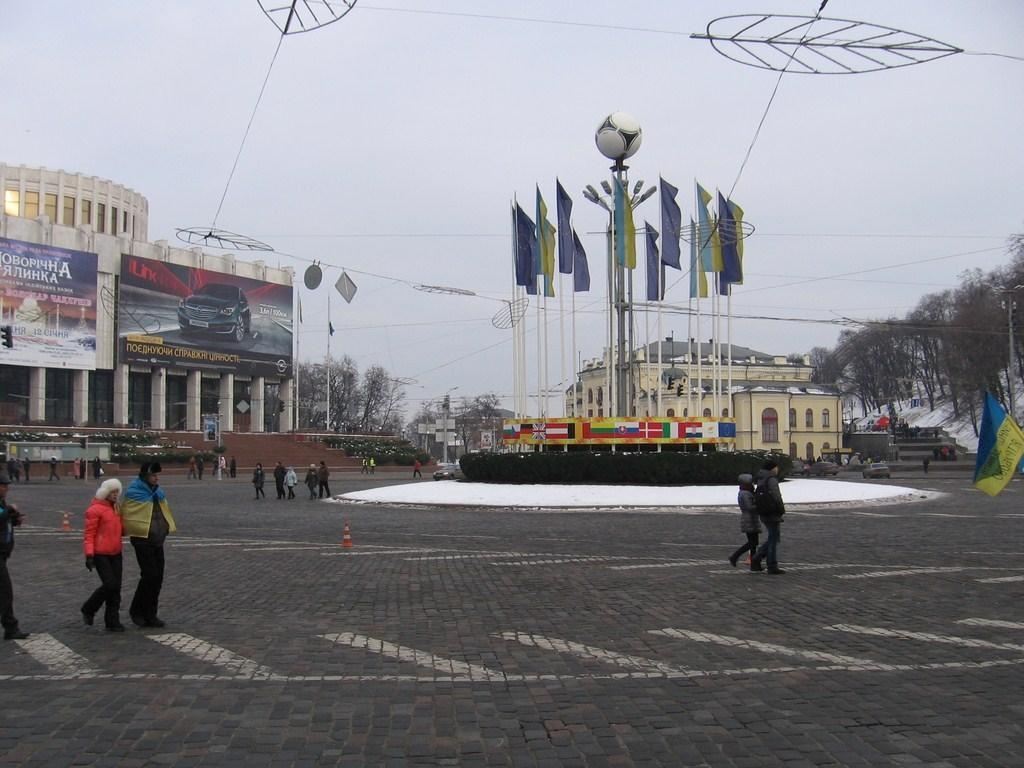 На Евромайдане зібралося близько 100 тисяч людей