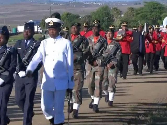 Нельсона Манделу похоронили с воинскими почестями