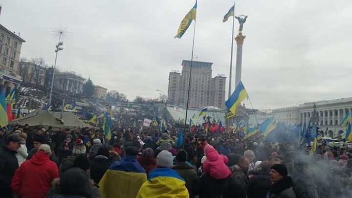 На Евромайдане собралось около 100 тысяч человек