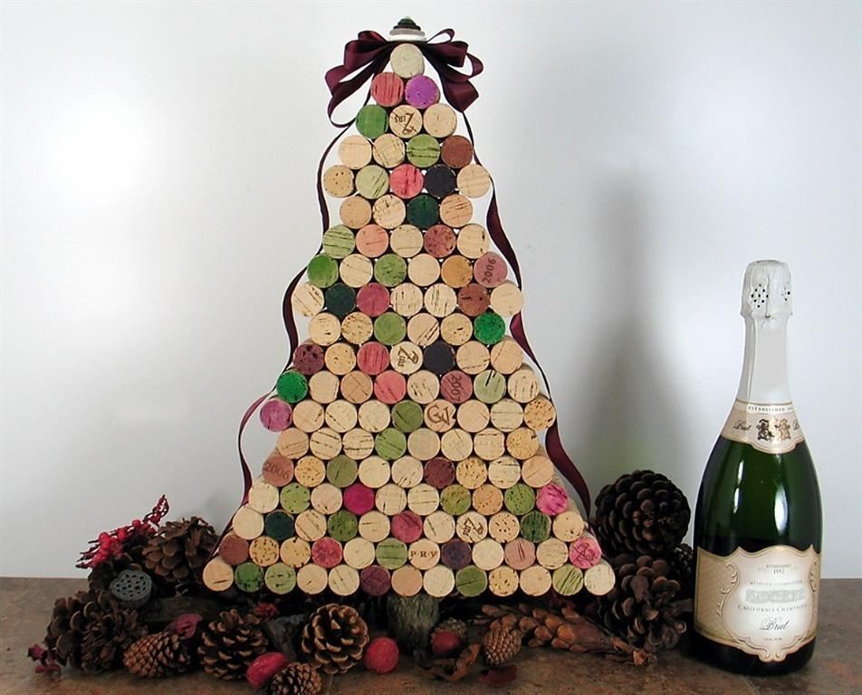 Как сделать новогодние елочки из винных пробок
