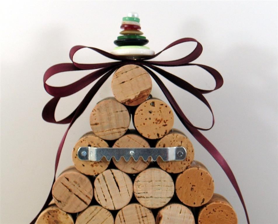 Как сделать новогодние елочки из винных пробок