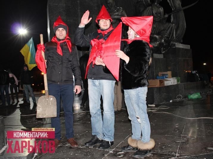 Евромайдан в Харкові проводив Азарова на пенсію