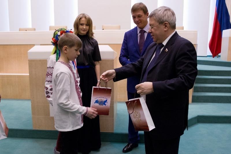 Украинские школьники посетили московские храмы