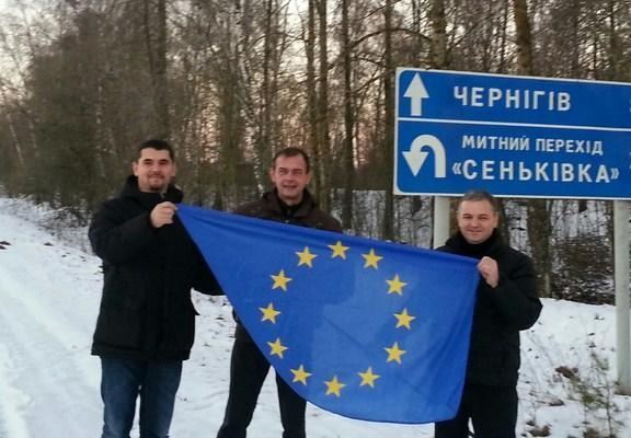 На кордоні з Росією встановили прапор ЄС