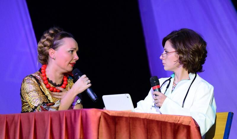"Comedy Woman" в Киеве шутили про женскую судьбу и логику