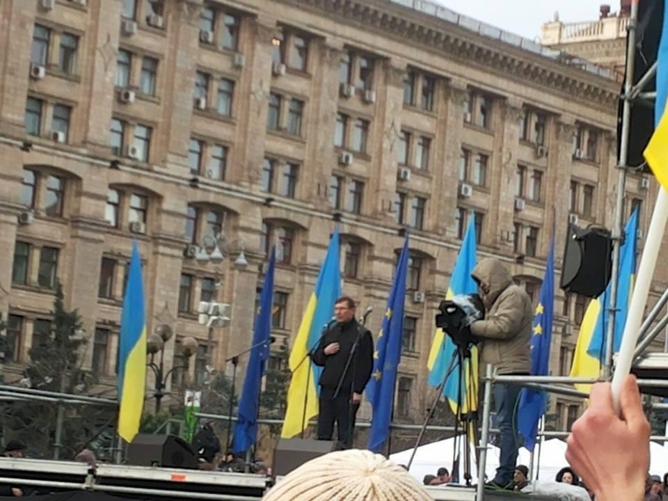 Луценко и Яценюк приехали к митингующим к Кабмину