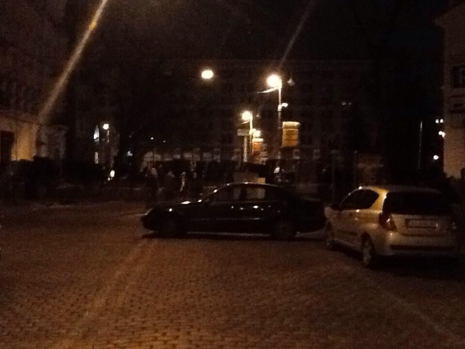 Руслана поставила свою машину перед баррикадами на Майдане. Фото 