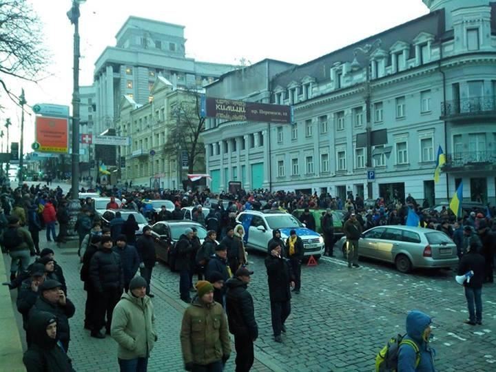 Кабмин и Нацбанк заблокированы митингующими