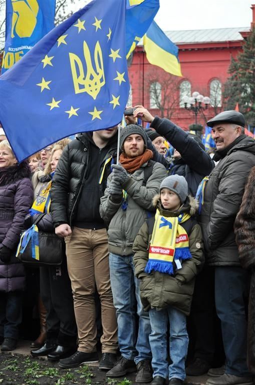 Сотні тисяч на Майдані: як все починалося