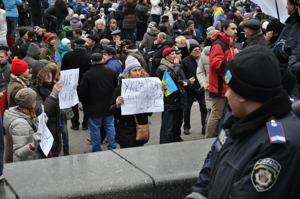 Сотні тисяч на Майдані: як все починалося