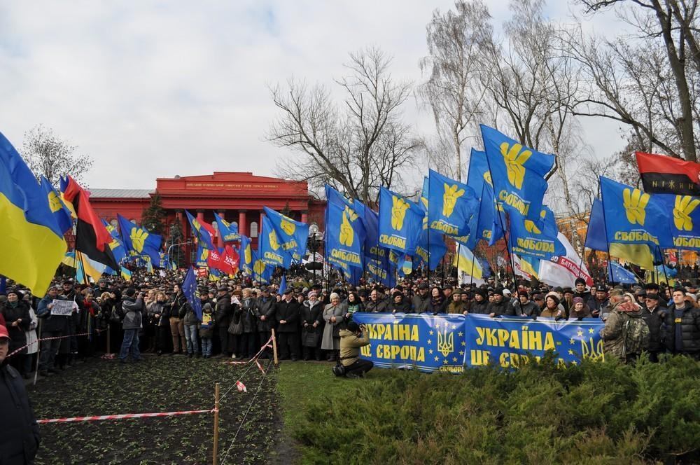 Сотні тисяч на Майдані: як все починалося