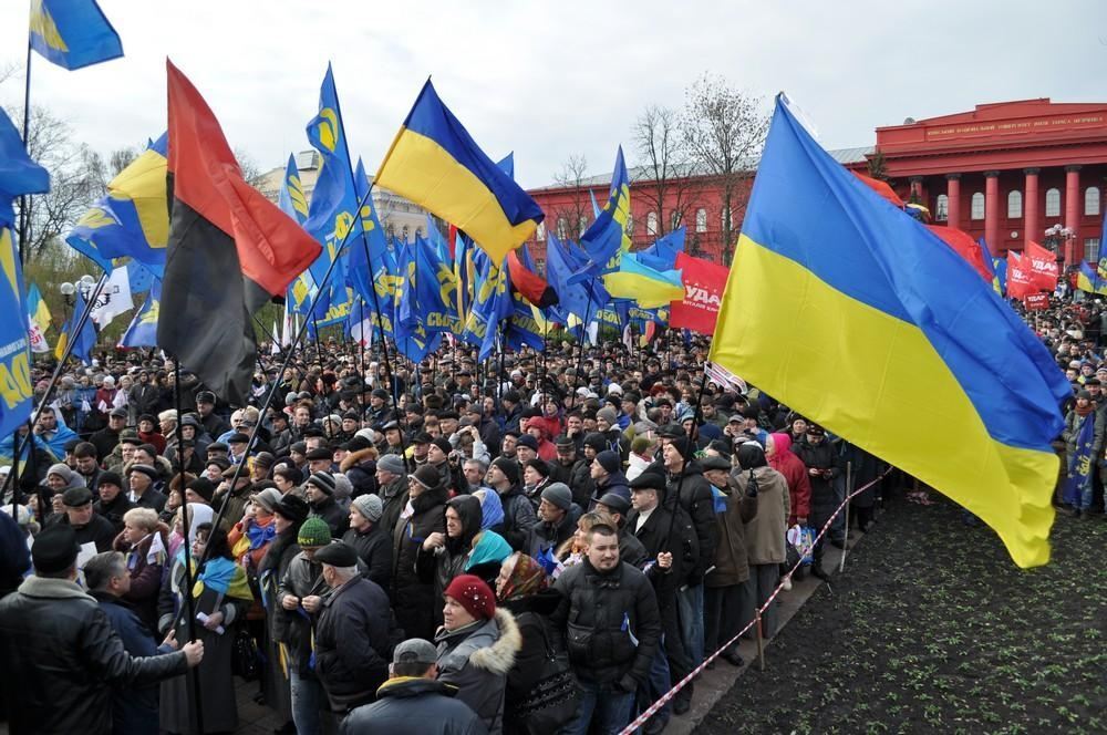 Сотні тисяч на Майдані: як все починалося