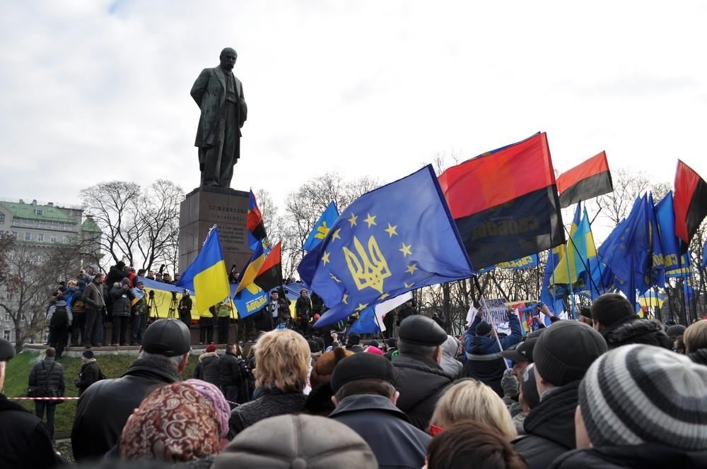 Сотні тисяч на Майдані: як все починалося