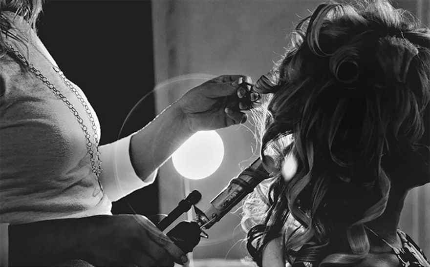 Отец воссоздал свадебные фото с дочкой в память об умершей жене