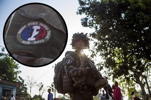 Армія Франції видалила фото солдата з нацистським слоганом