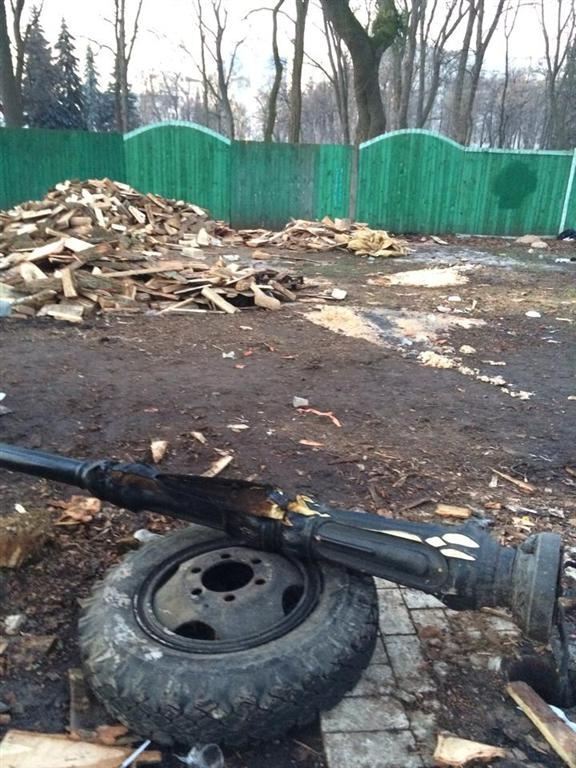 От антимайдана в Мариинском парке остались только биотуалеты