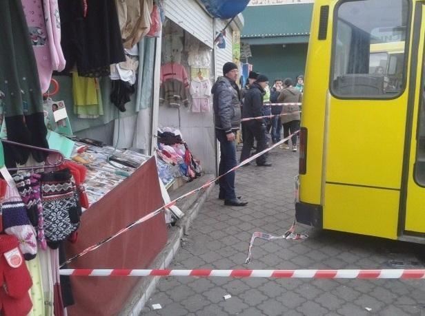 В Киеве маршрутка сбила трех пешеходов