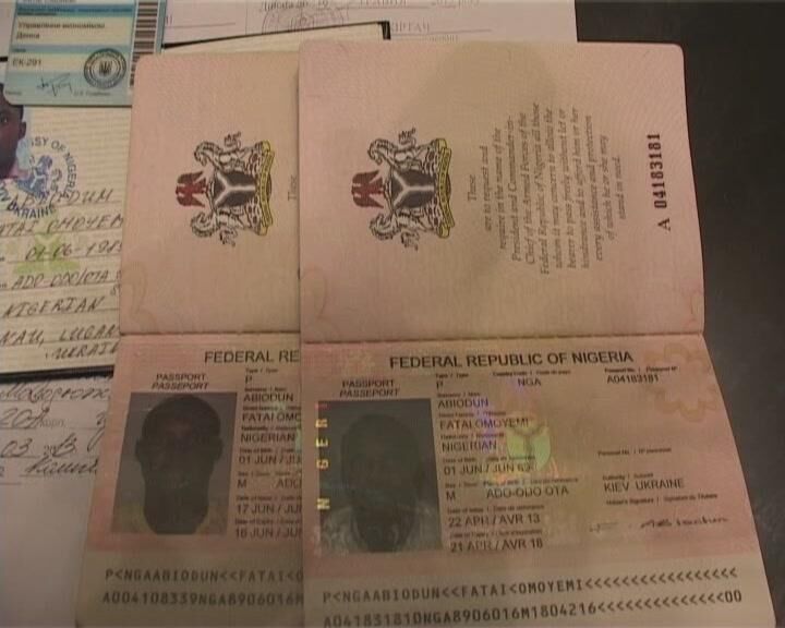 У Луганську студент-нігерієць жив відразу за трьома паспортами