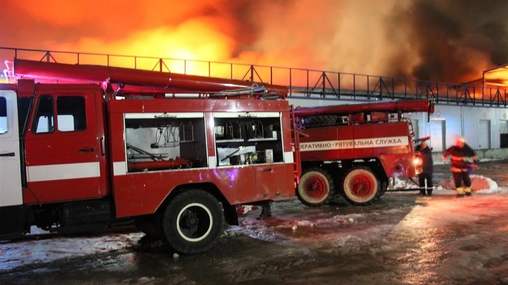 Крупный пожар на рынке "Столичный" в Киеве: погибли 4 человека