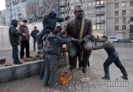 Памятник Лобановскому в Киеве перенесли