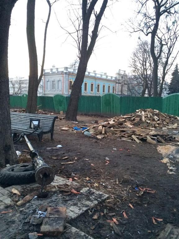 Евромайдановцы уберут парк после Антимайдана