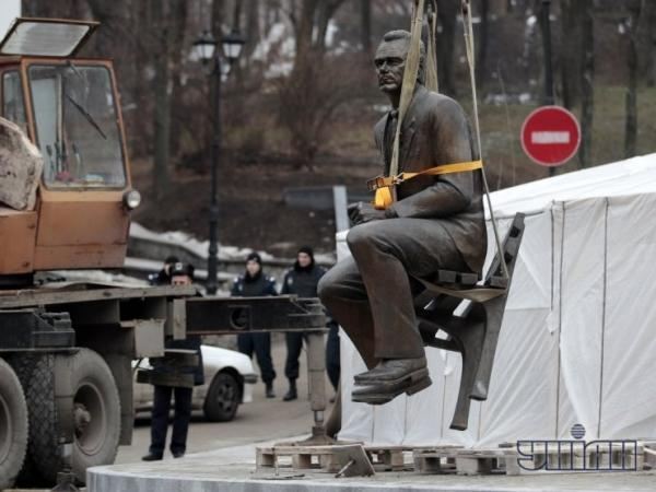 Памятник Лобановскому в Киеве перенесли