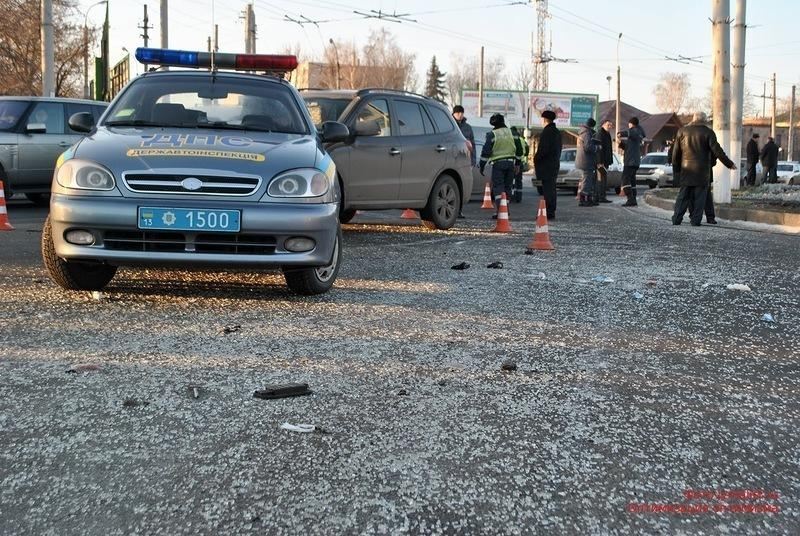 В Луганске перевернулся автобус: 18 пострадавших
