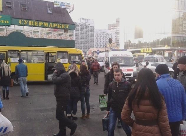 В Киеве маршрутка сбила трех пешеходов