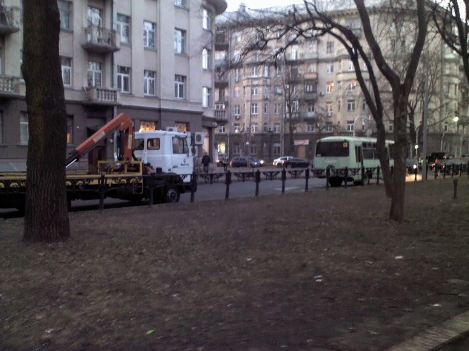 Fb: ГАИ не пропускает в центр Киева авто с евросимволикой