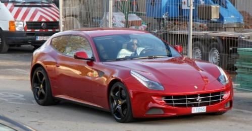 Игрок "Динамо" Мбокани застрял в луже на своем Ferrari