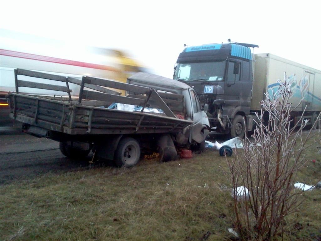 На Донетчине столкнулись два грузовика: есть жертвы