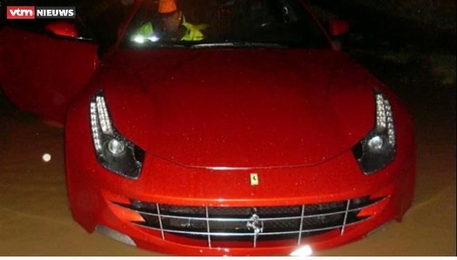 Игрок "Динамо" Мбокани застрял в луже на своем Ferrari