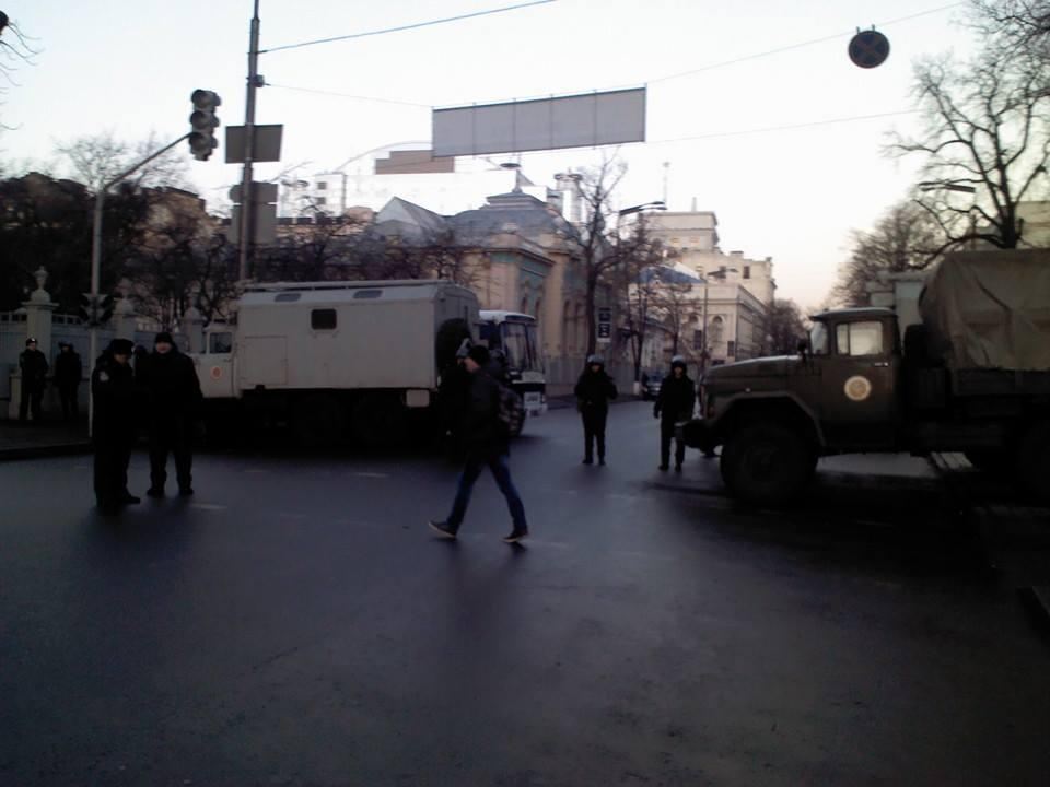 Fb: ГАИ не пропускает в центр Киева авто с евросимволикой
