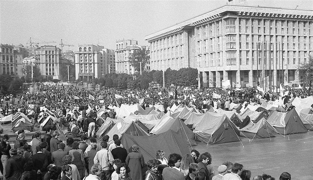 Акции протеста против России на Майдане 23 года назад