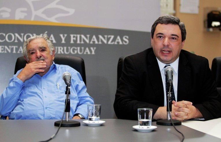 Глава Уругвая пришел на официальную церемонию в сандалиях