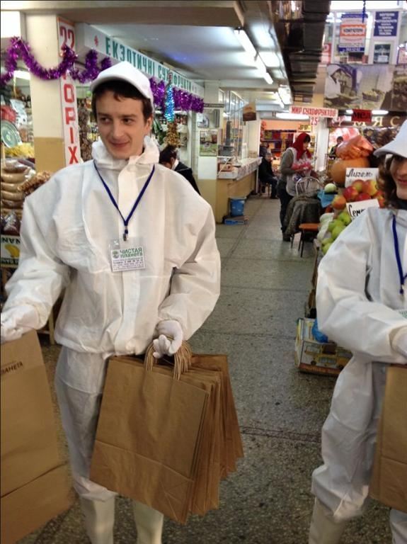 Активистов "Чистой планеты" преследует охрана супермаркетов