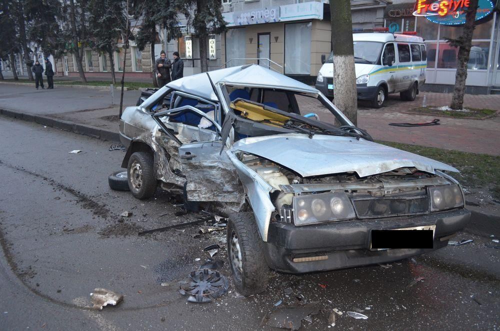 Лобовое ДТП в Харькове: есть жертвы и пострадавшие