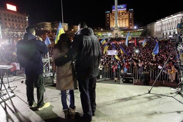 Жена Кличко показала, как и чем греется с мужем на Майдане