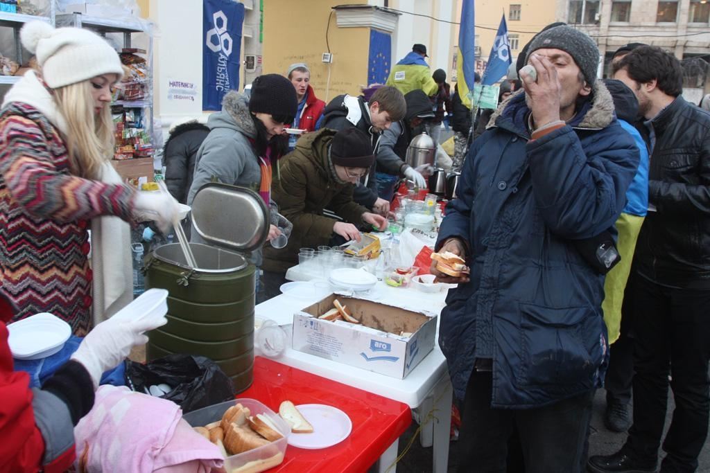 По той бік Майдану: де зігрітися мітингувальнику