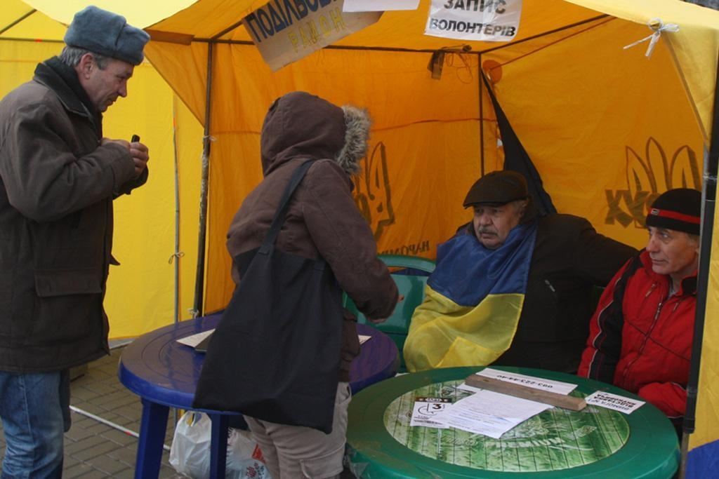 По той бік Майдану: де зігрітися мітингувальнику