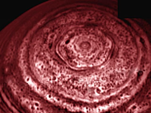 NASA впервые получило качественные фото "шестигранного шторма" на Сатурне