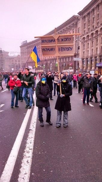 Сын Луценко показал свои счастливые фото с Евромайдана