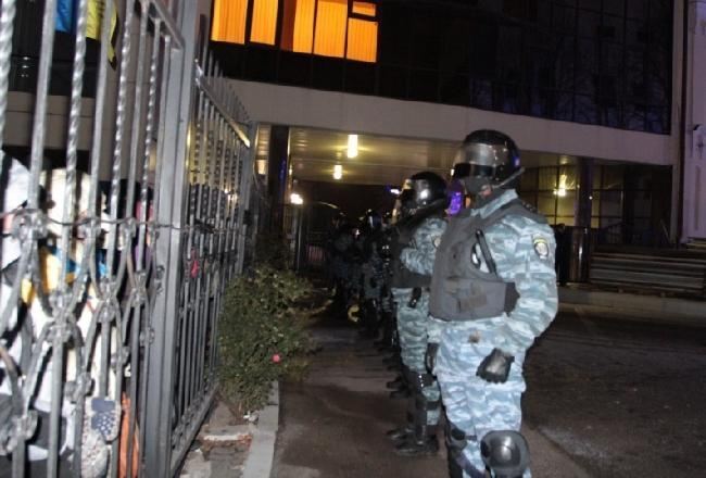 У Києві мітингувальники заблокували будівлю Шевченківського суду