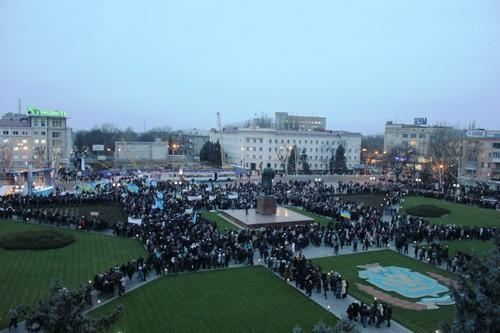 В Херсоне на митинг в поддержку Януковича вышли 10 тыс. чел. – ОГА