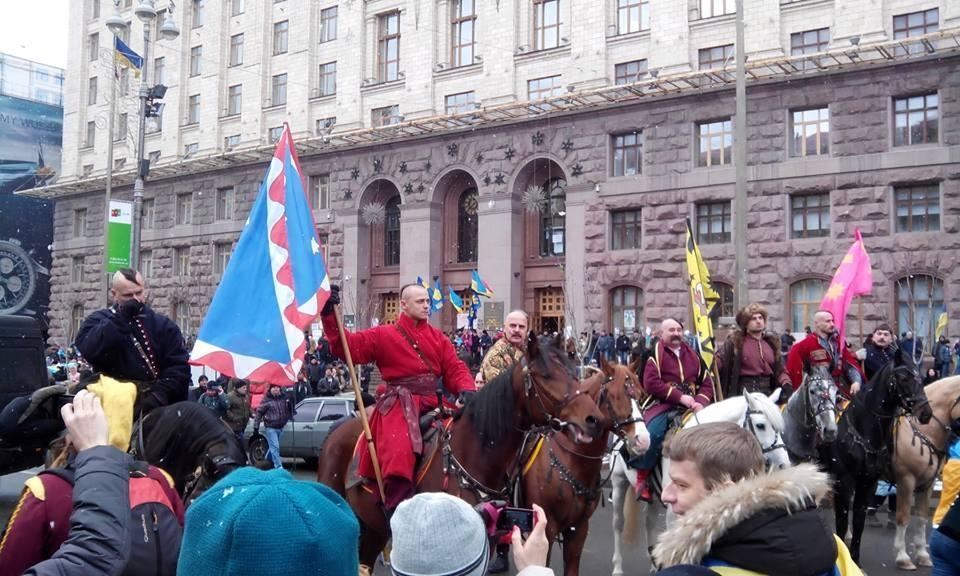 На Евромайдан приехали казаки